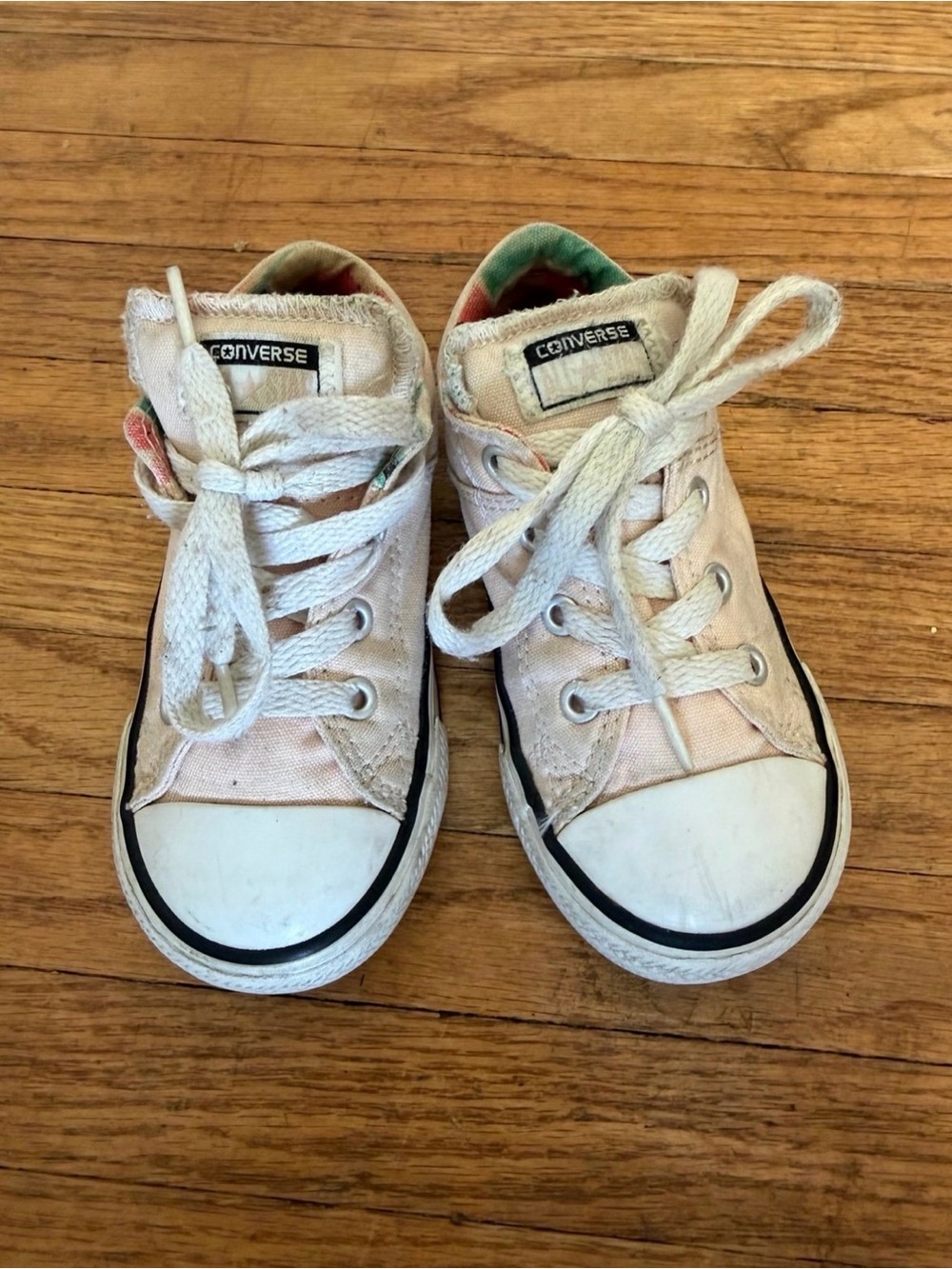 Girls size 8 Converse